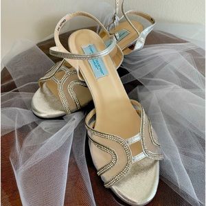 Metallic slingback sandals. Layla by David’s Bridal size 9W Dyeable